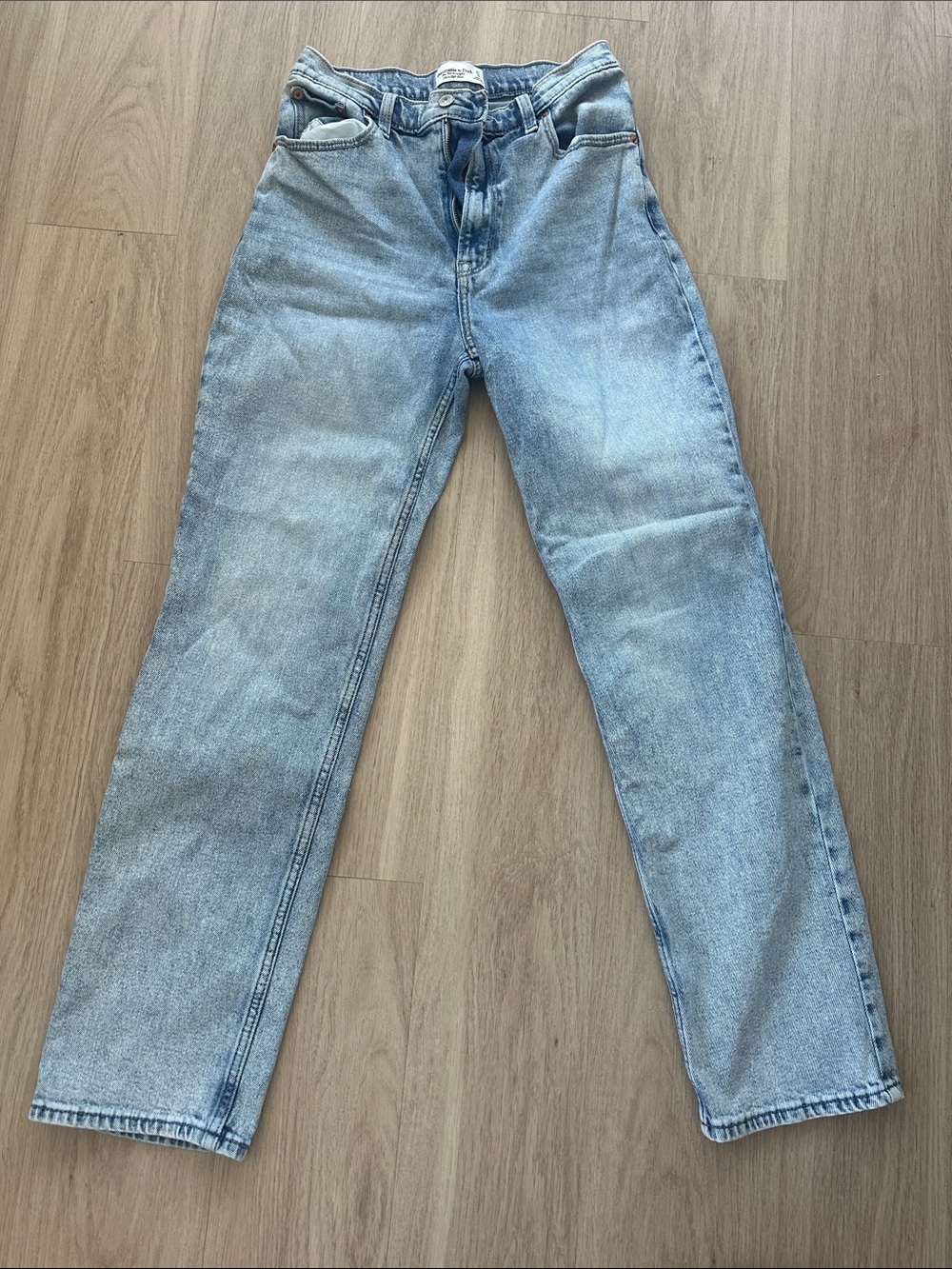 Abercrombie & Fitch “the 90’s straight” high rise straight leg light wash jeans